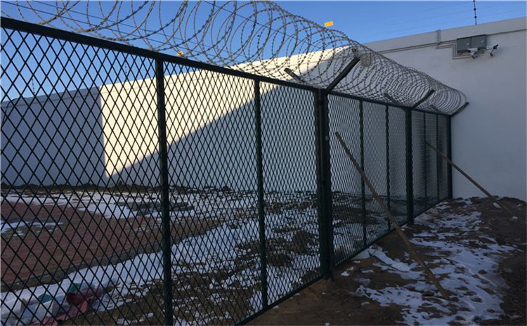 看守所、拘留所安裝防攀爬金屬隔離網(wǎng)時的注意事項