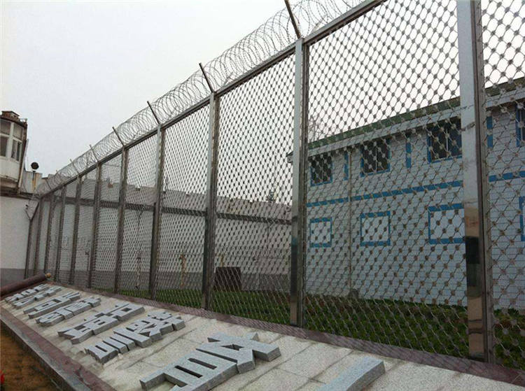 看守所、拘留所安裝防攀爬金屬隔離網(wǎng)時的注意事項